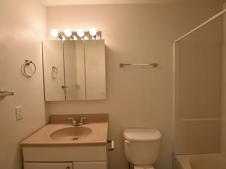 2927 Broadway St #2 — Photo 18
