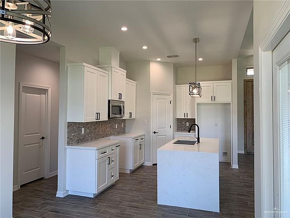 3rd image of 2729 Nessuh Ave