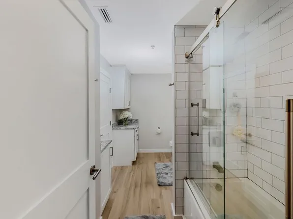 26 Avenue At Port Imperial image 17 of 38