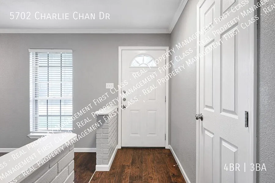 Beautifully renovated 4 BR, 3 BA near Medical Center! — Photo 3