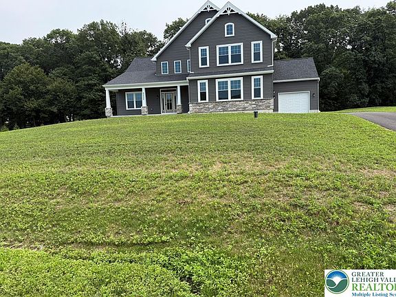 3rd image of 9 Yorkshire Cir