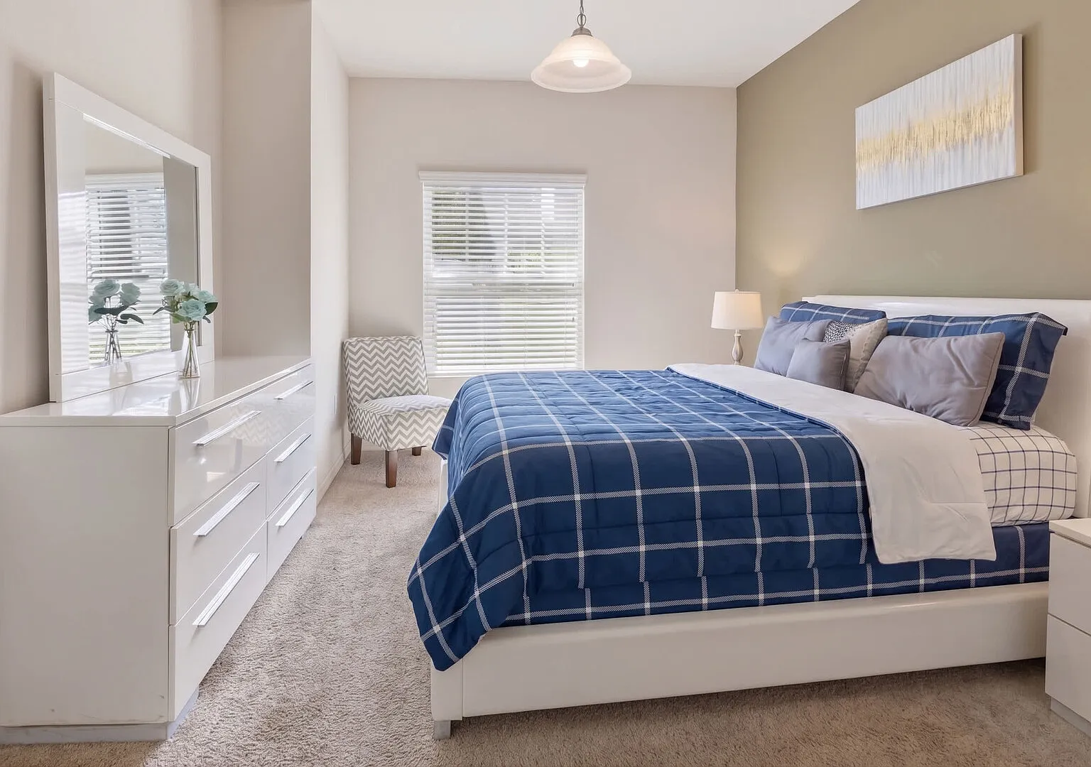 Comfortable 3BR townhome Near Parks, Great Value — Photo 3