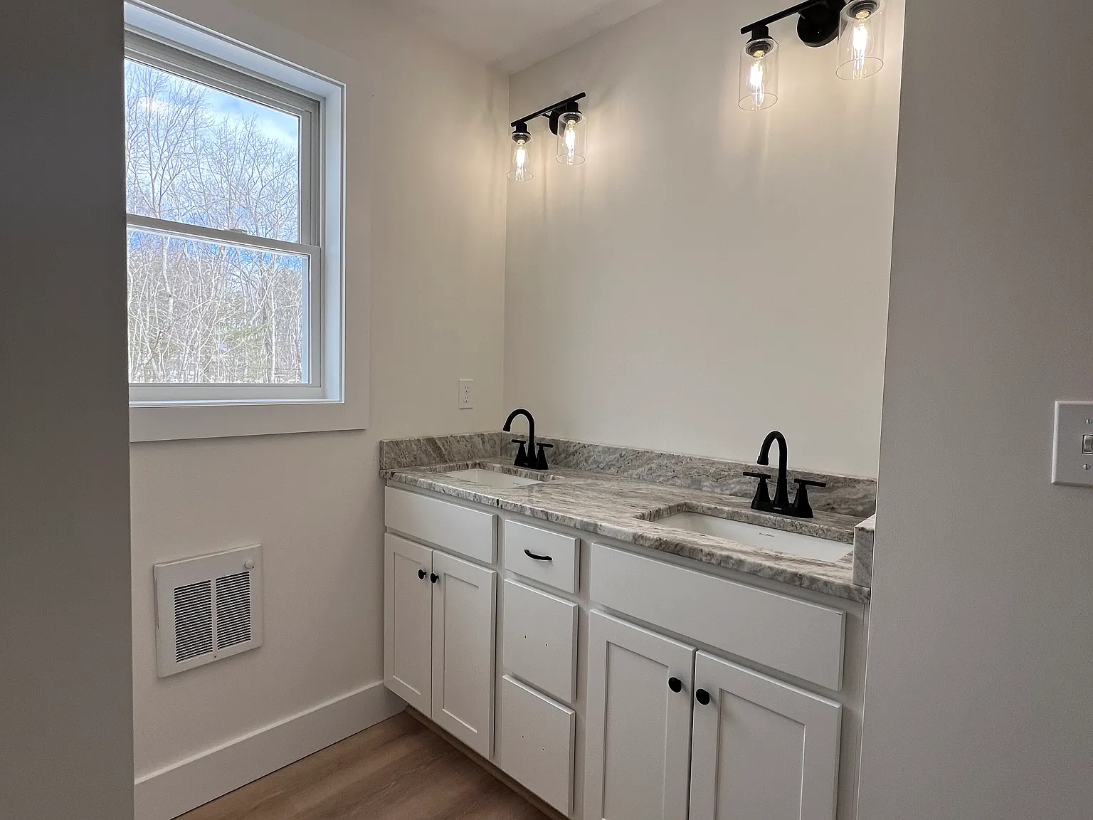 2 bed, 1.5 bath, 1040 sqft, $2,300 — Photo 4