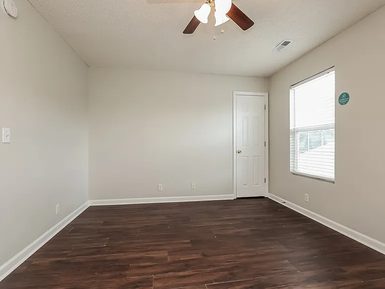 1464 Rochester Dr — Photo 12