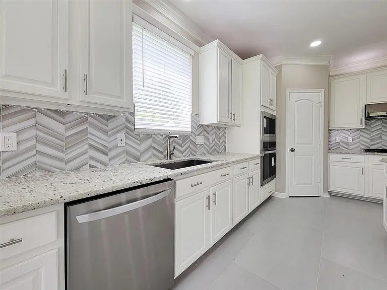 23111 Broad Springs Ct — Photo 18