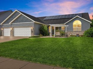 212 Teakwood Ln NE, Cedar Rapids, IA 52402