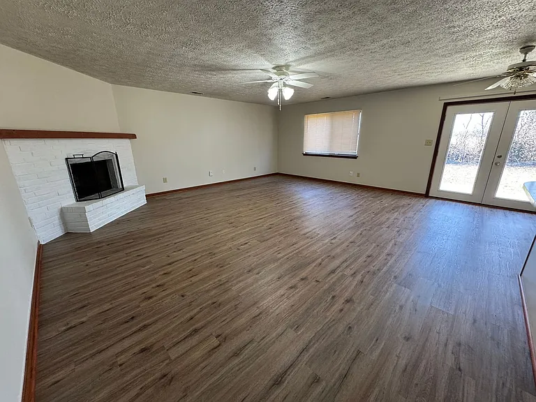 378 Boonesboro Rd — Photo 2