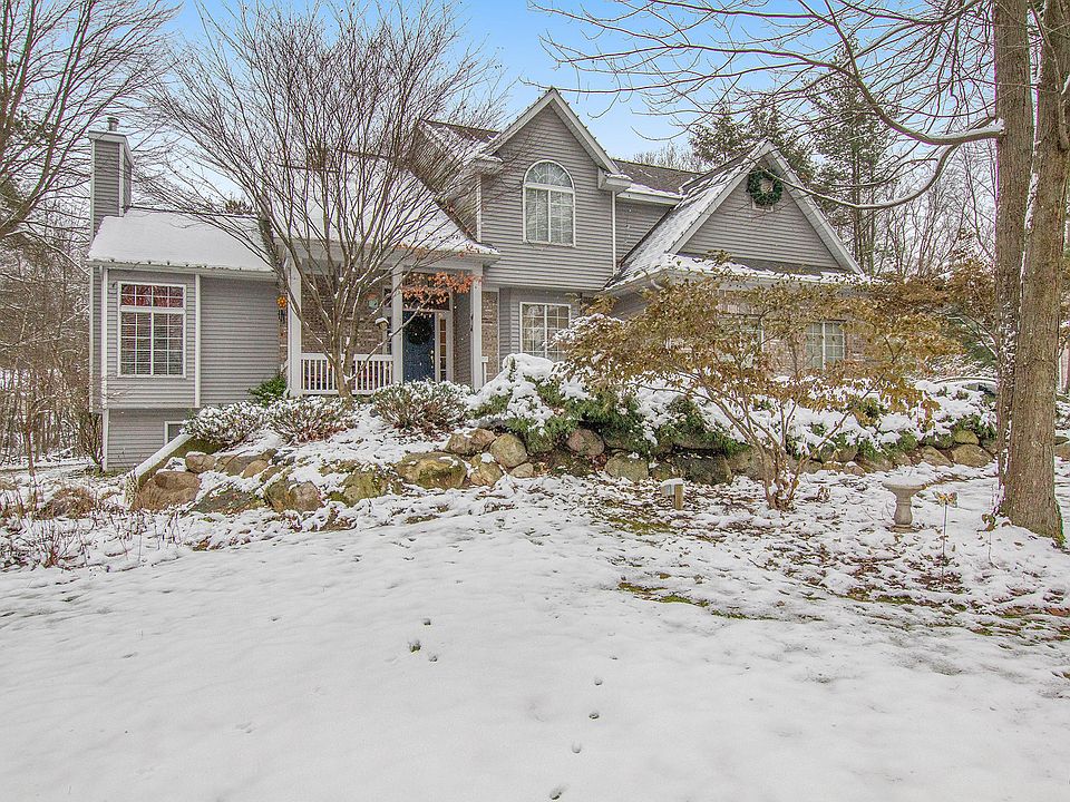 1st image of 5724 Dix Dr NE