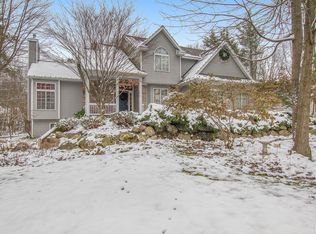5724 Dix Dr NE, Belmont, MI 49306