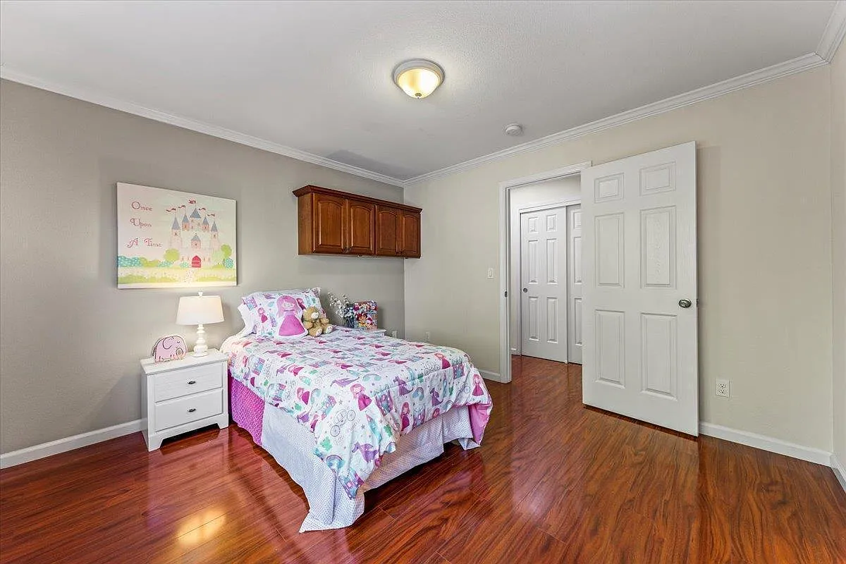 4892 Moorpark Ave — Photo 1
