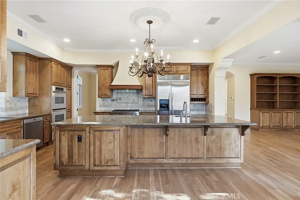 4 bed, 4120 sqft, $12,900 — Photo 4