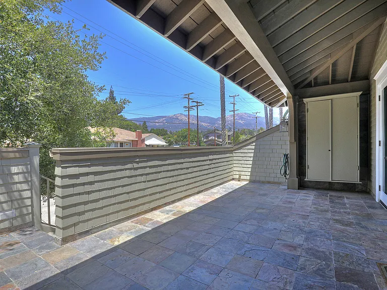 2135 De La Vina St #B — Photo 3