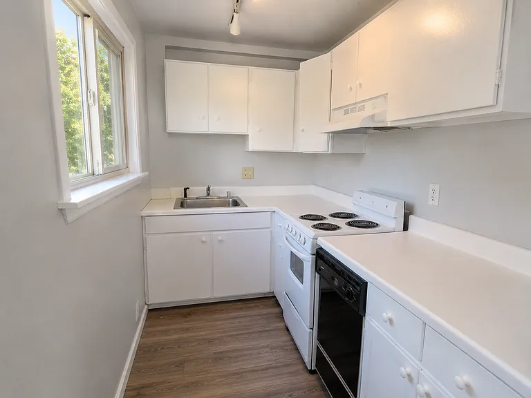 1417 Belmont Ave — Photo 16