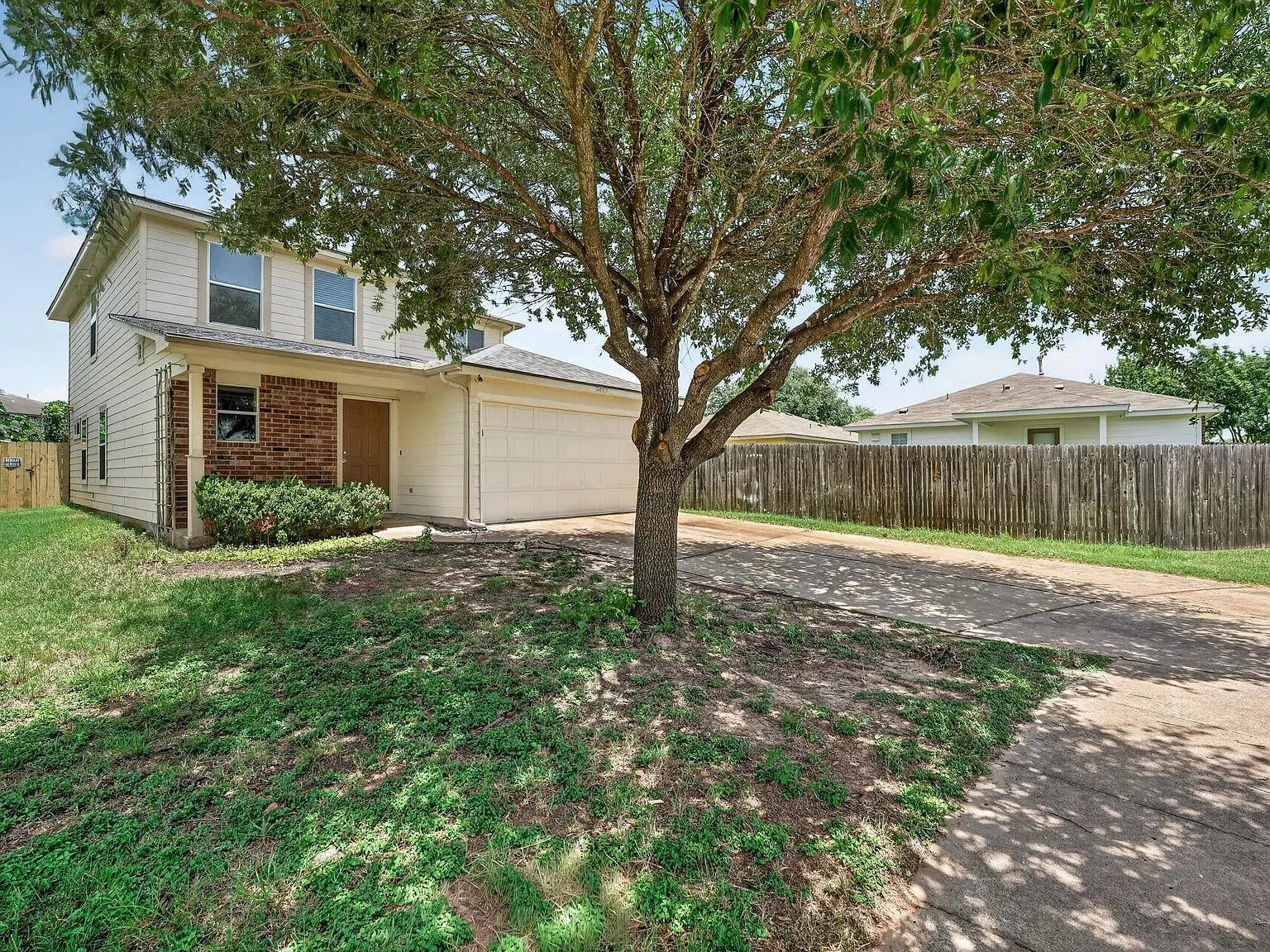 5 bed, 2.5 bath, 1776 sqft, $2,100 — Photo 4