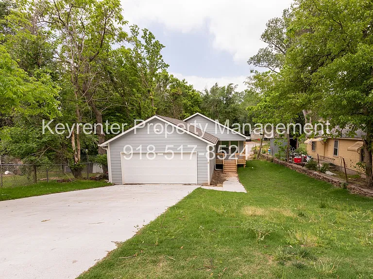808 N Franklin Ave — Photo 3