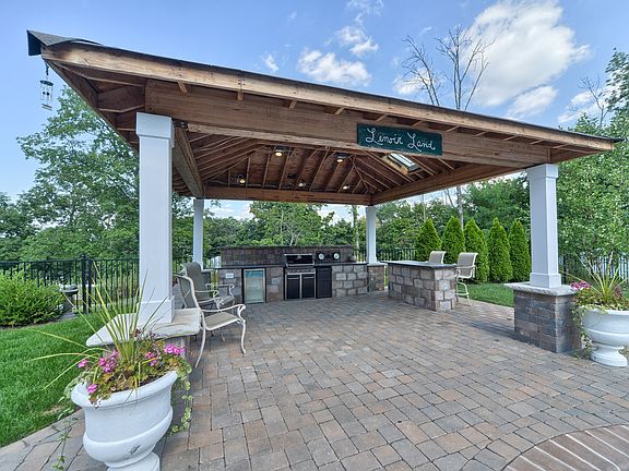 Outdoor Kitchen