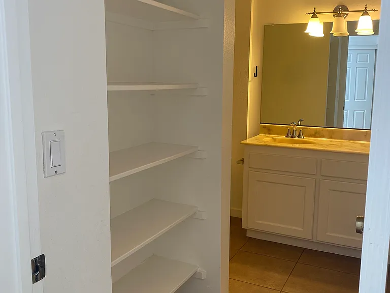 828 W 2nd St — Photo 15