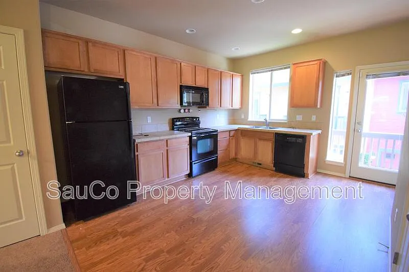 2 bed, 2.5 bath, 1416 sqft, $2,025 — Photo 4
