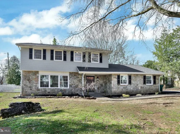 218 Evelina Rd, Hershey, PA 17033