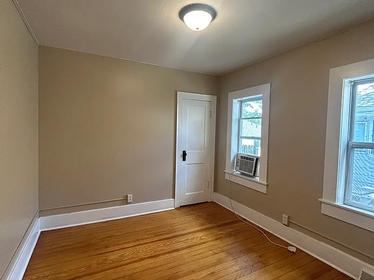 629 S 33rd St — Photo 5