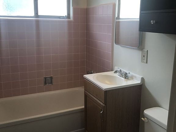 3rd image of 2518 27th St APT 03