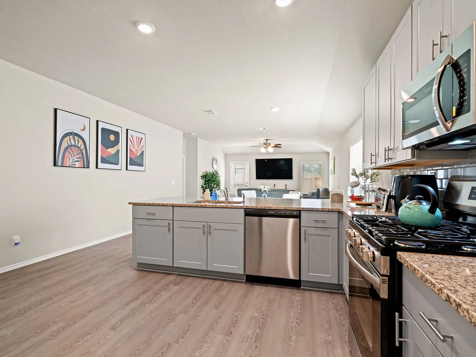 4 bed, $3,700 — Photo 4