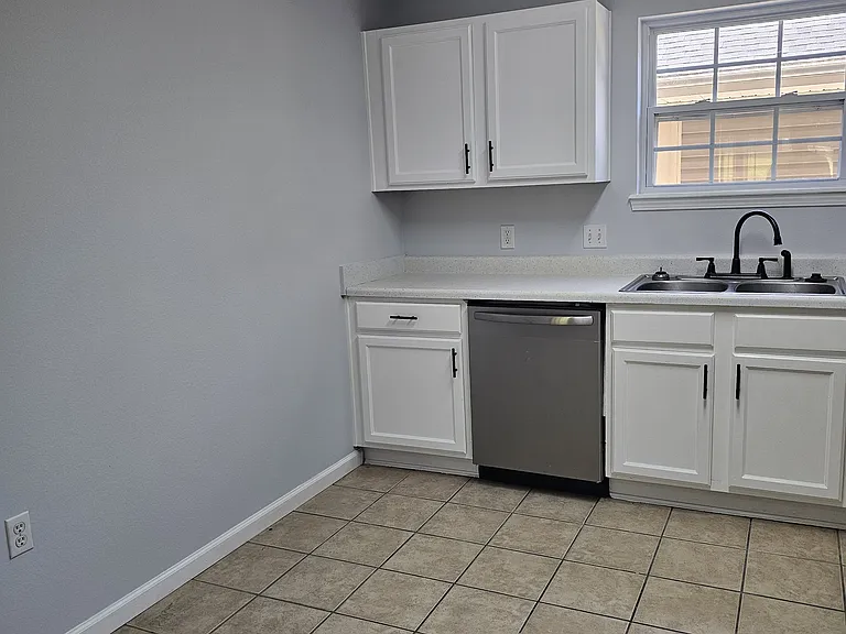 165 Knowledge Ave #B — Photo 3