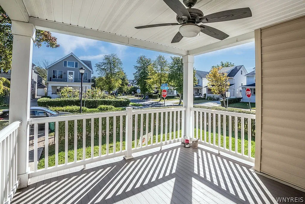 3 bed, 1.0 bath, 1056 sqft, $1,850 — Photo 4