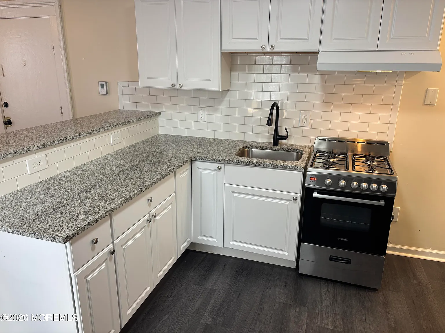 1 bed, 2698 sqft, $1,795 — Photo 2