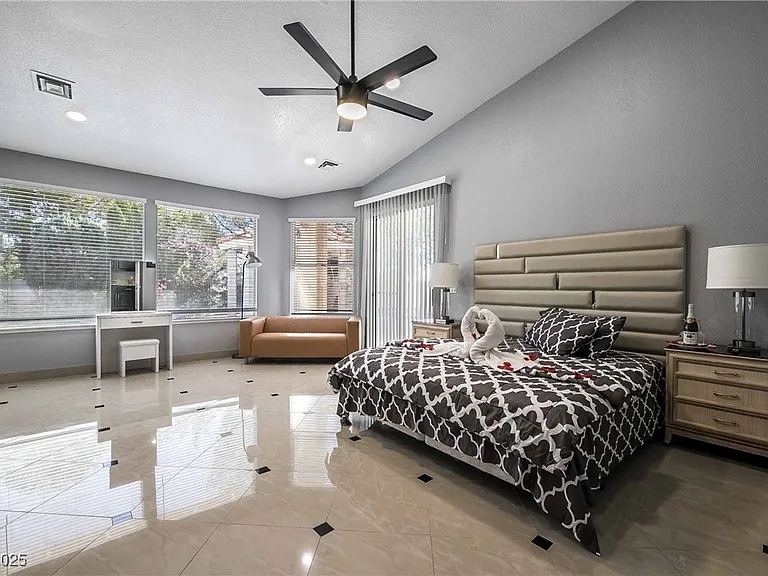 1400 Castle Crest Dr — Photo 26