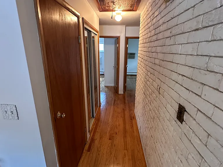Highland Ave — Photo 4