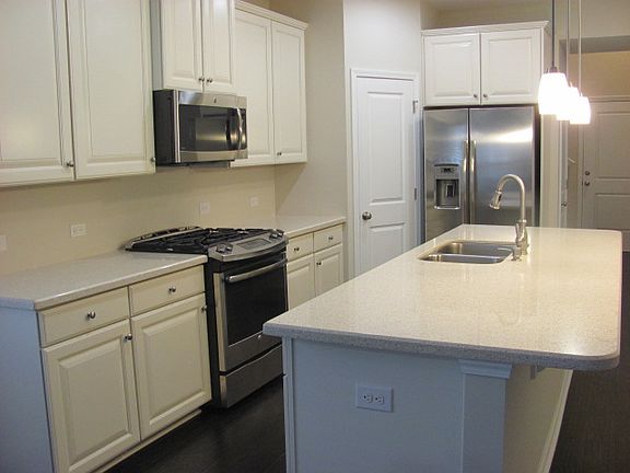 4th image of 1533 Oldenburg Dr.
