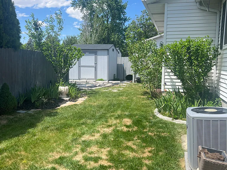 3290 E Bengal Blvd — Photo 13