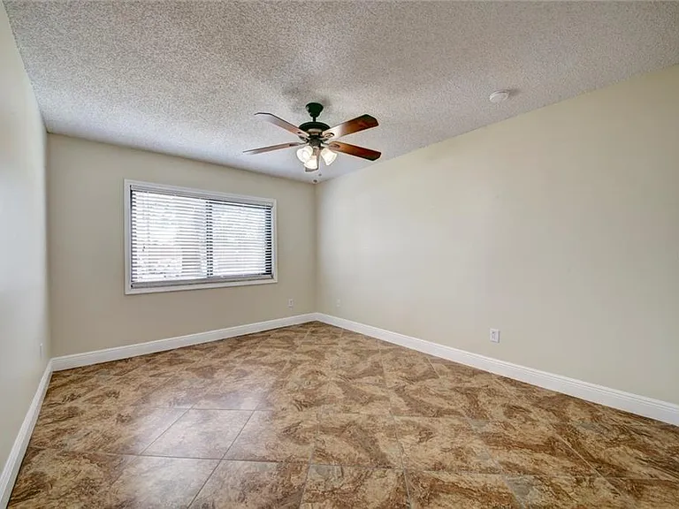 646 Kenwick Cir — Photo 10