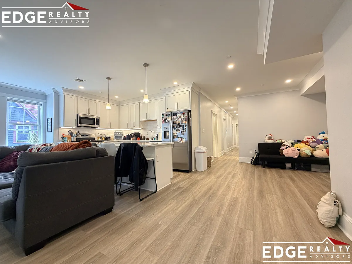 Building Photo - 80 N Beacon St #6