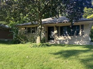 2975 S 103rd St, West Allis, WI 53227