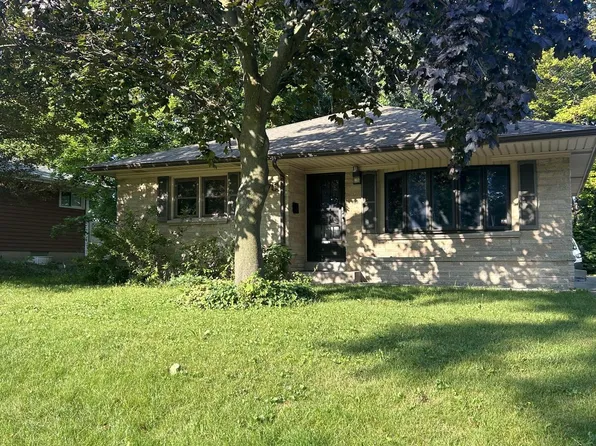 2975 South 103rd STREET, West Allis, WI 53227