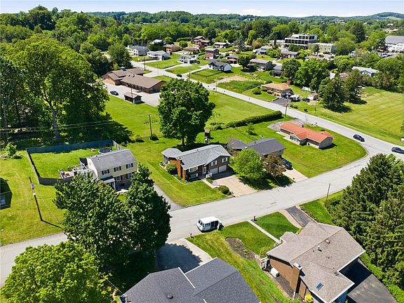 3rd image of 5 Waverly Dr