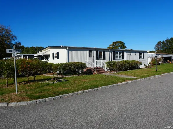 703 Fresh Pond Avenue #32, Calverton, NY 11933