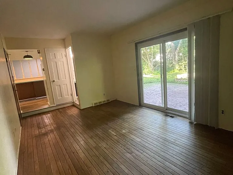 2163 Yorktown Dr — Photo 17