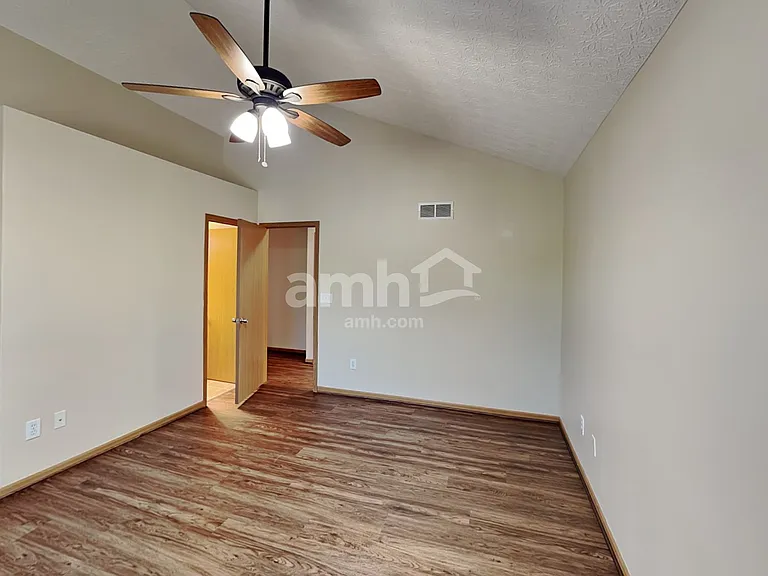 378 Wheatfield Dr — Photo 10