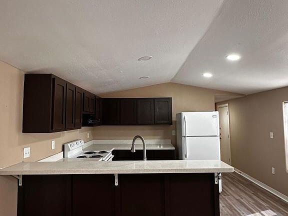 3rd image of 300 S 1st St