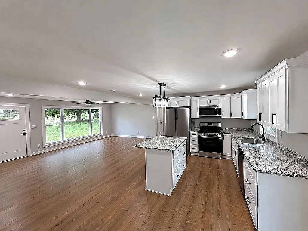 3 bed, 1430 sqft, $1,600 — Photo 2