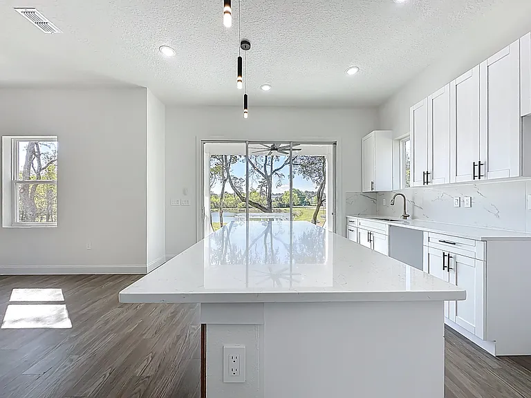 2121 Broad Water Dr — Photo 19