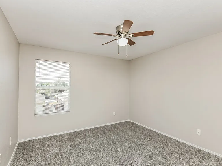 1101 Maplewood Ln — Photo 13