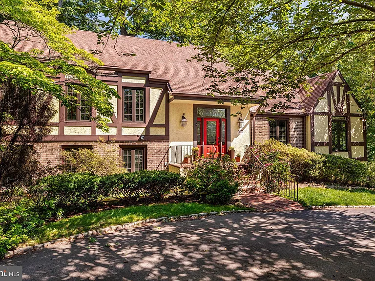 644 Robinson Ln — Photo 48