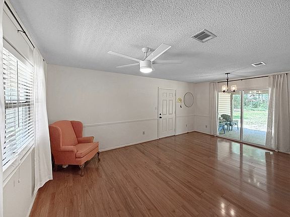 3rd image of 123 Hillcrest Dr