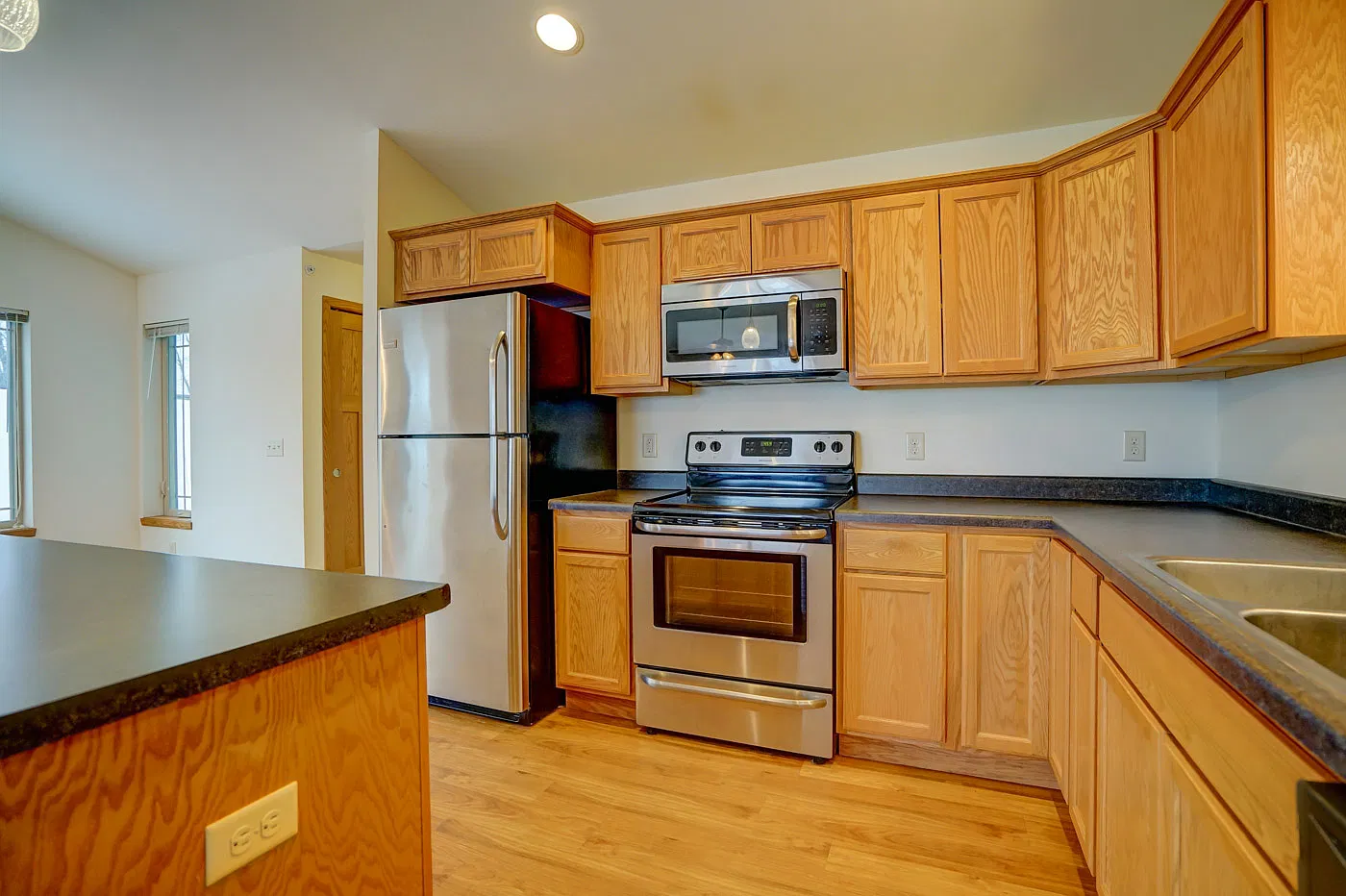 3 bed, 1450 sqft, $2,299 — Photo 4