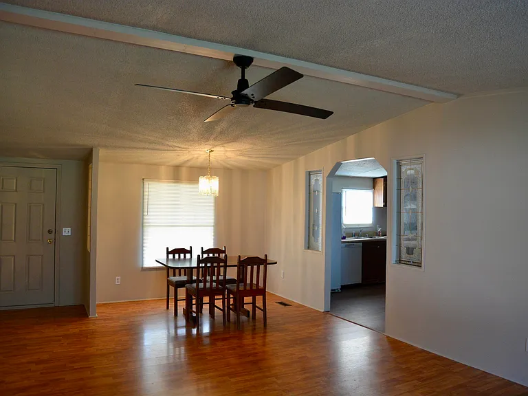 111 Brighton Dr — Photo 4