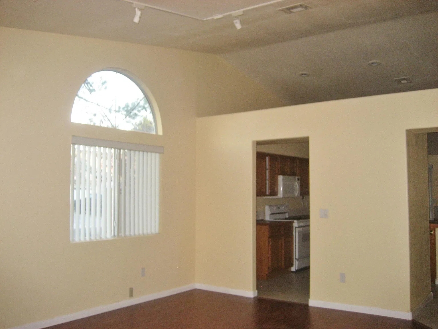 4 bed, 1938 sqft, $2,250 — Photo 3